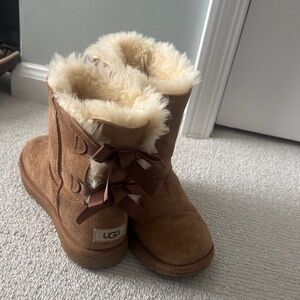 UGG Chestnut Bailey Suede Short Boots with Shearling and Back Bows